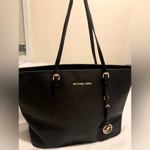 Michael Kors Jet Set Tote